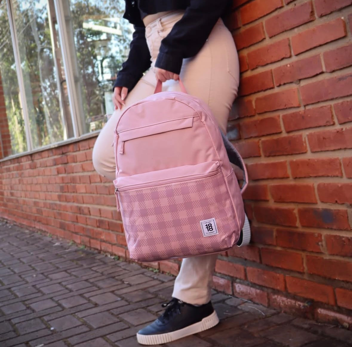 Mochila 1818 Medidas aprox: 33x44x15