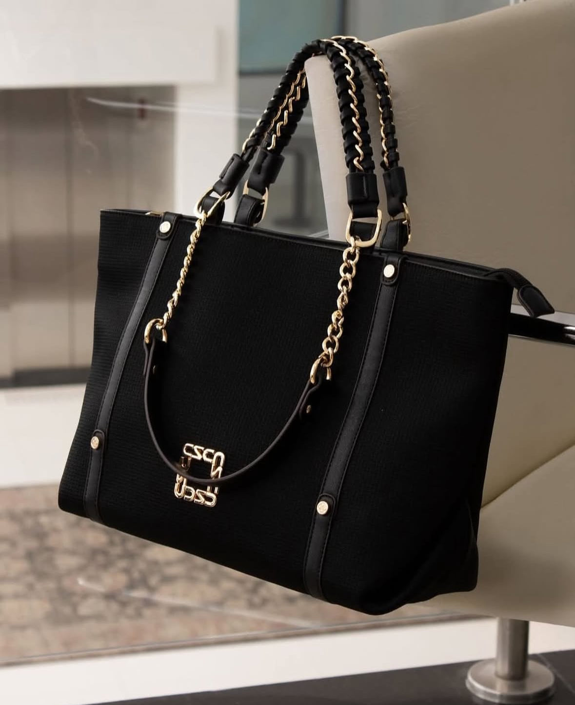 Cartera Chenson Medidas aprox: 27x40x16