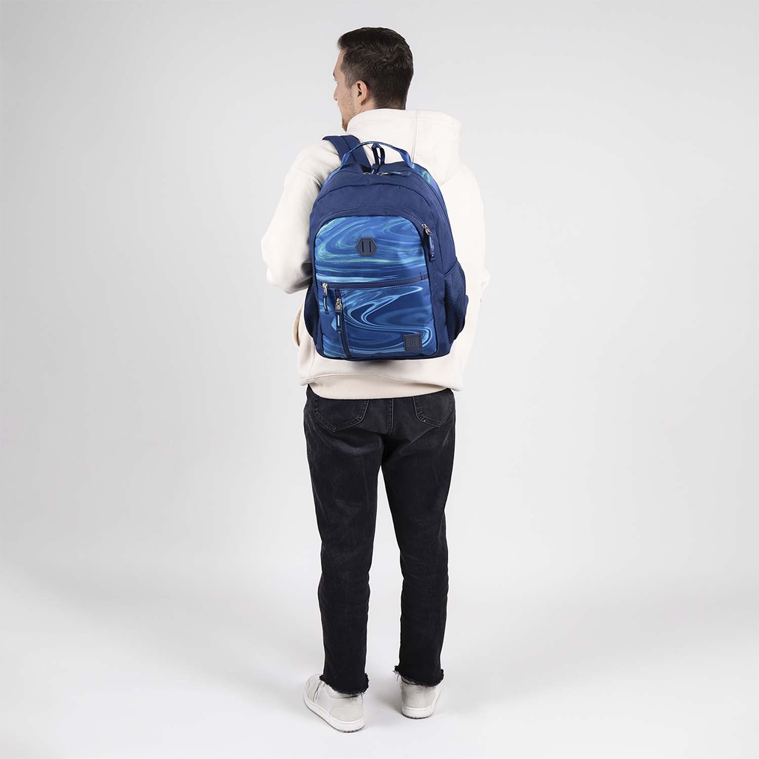 Mochila 1818 Porta Notebook Medidas aprox: 32x44x16